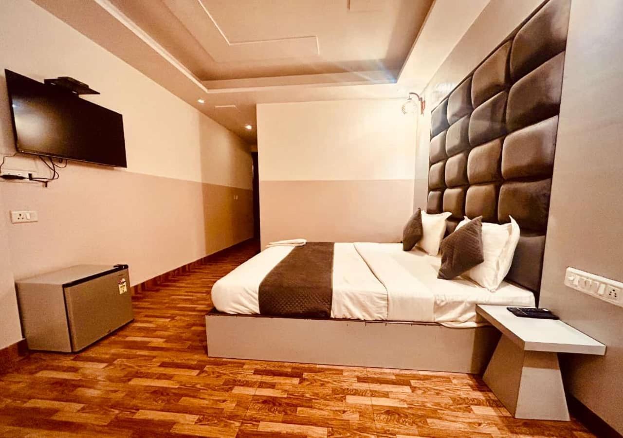 Hotel Airport City New Delhi Exteriör bild