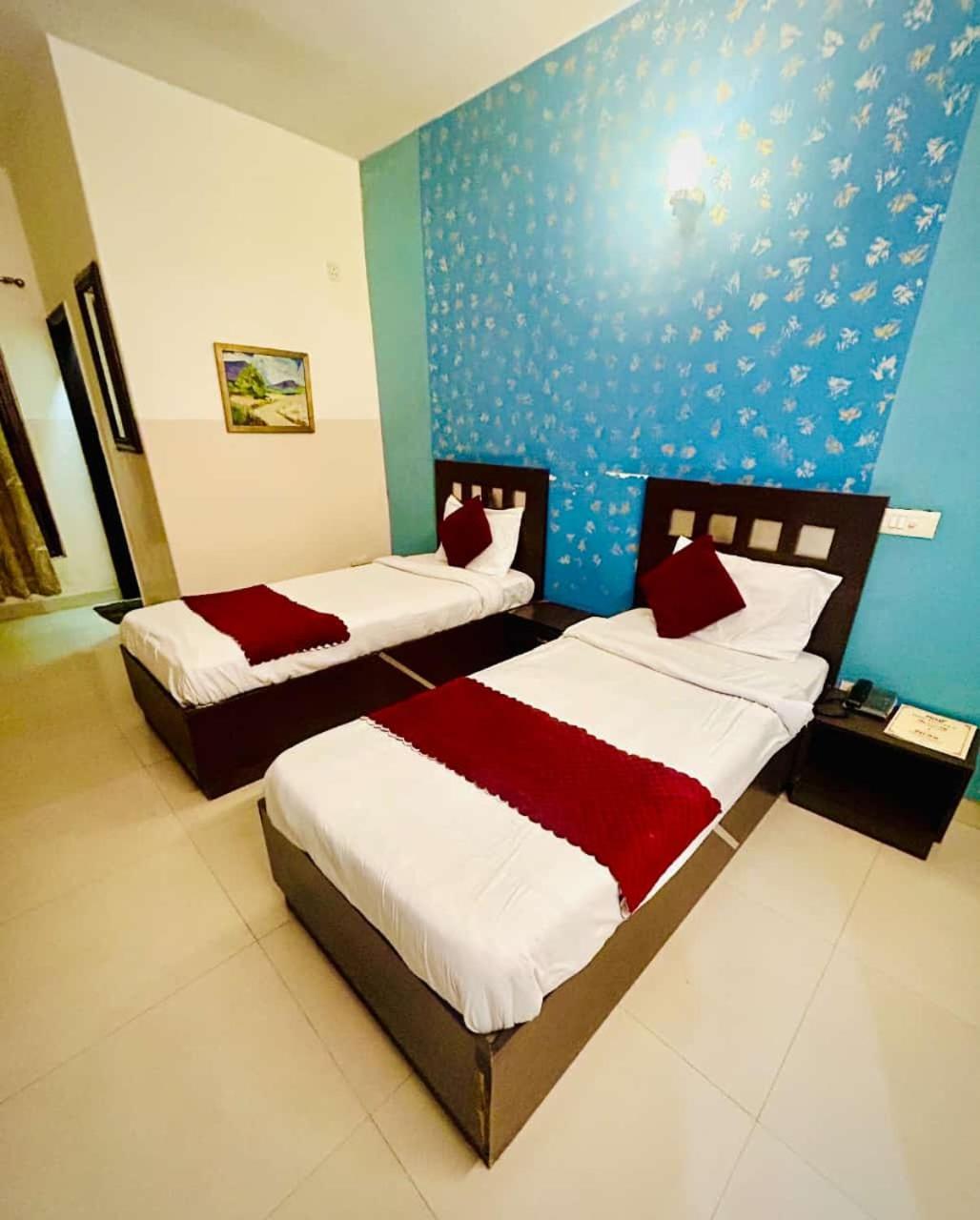 Hotel Airport City New Delhi Exteriör bild