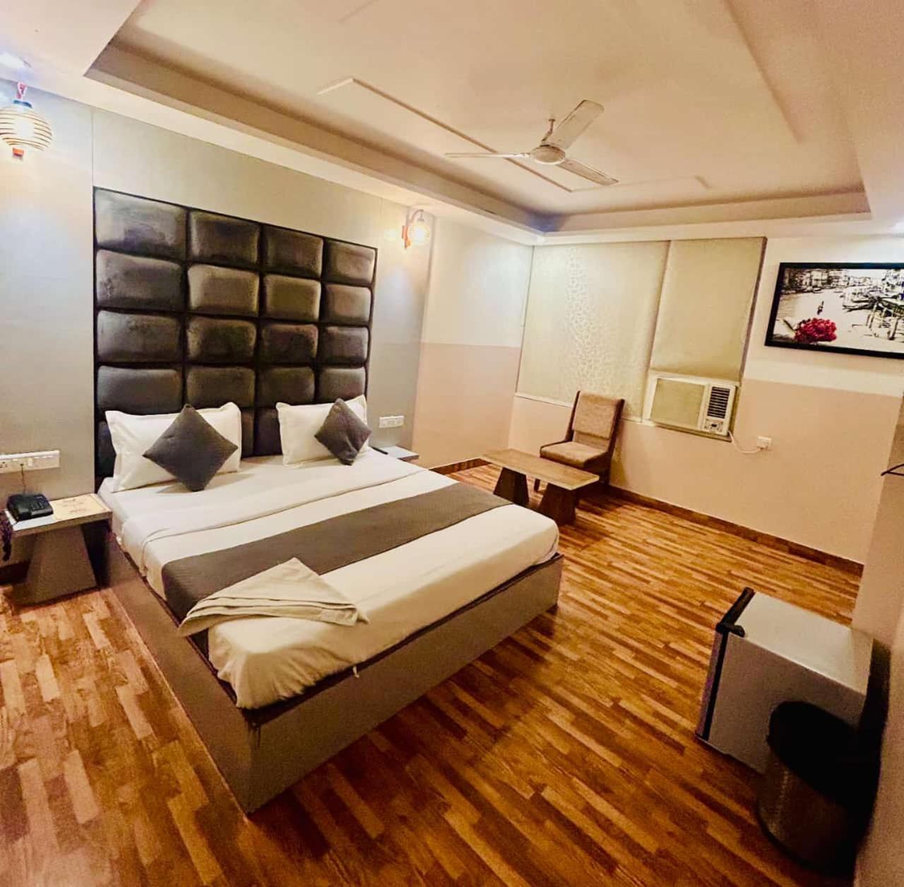 Hotel Airport City New Delhi Exteriör bild
