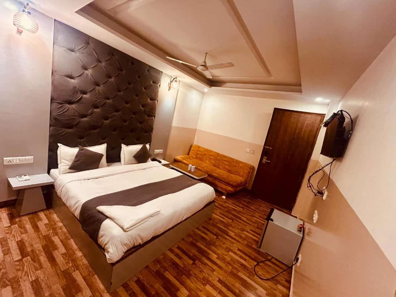 Hotel Airport City New Delhi Exteriör bild