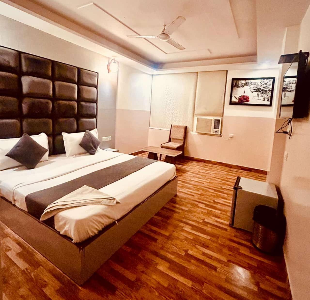 Hotel Airport City New Delhi Exteriör bild