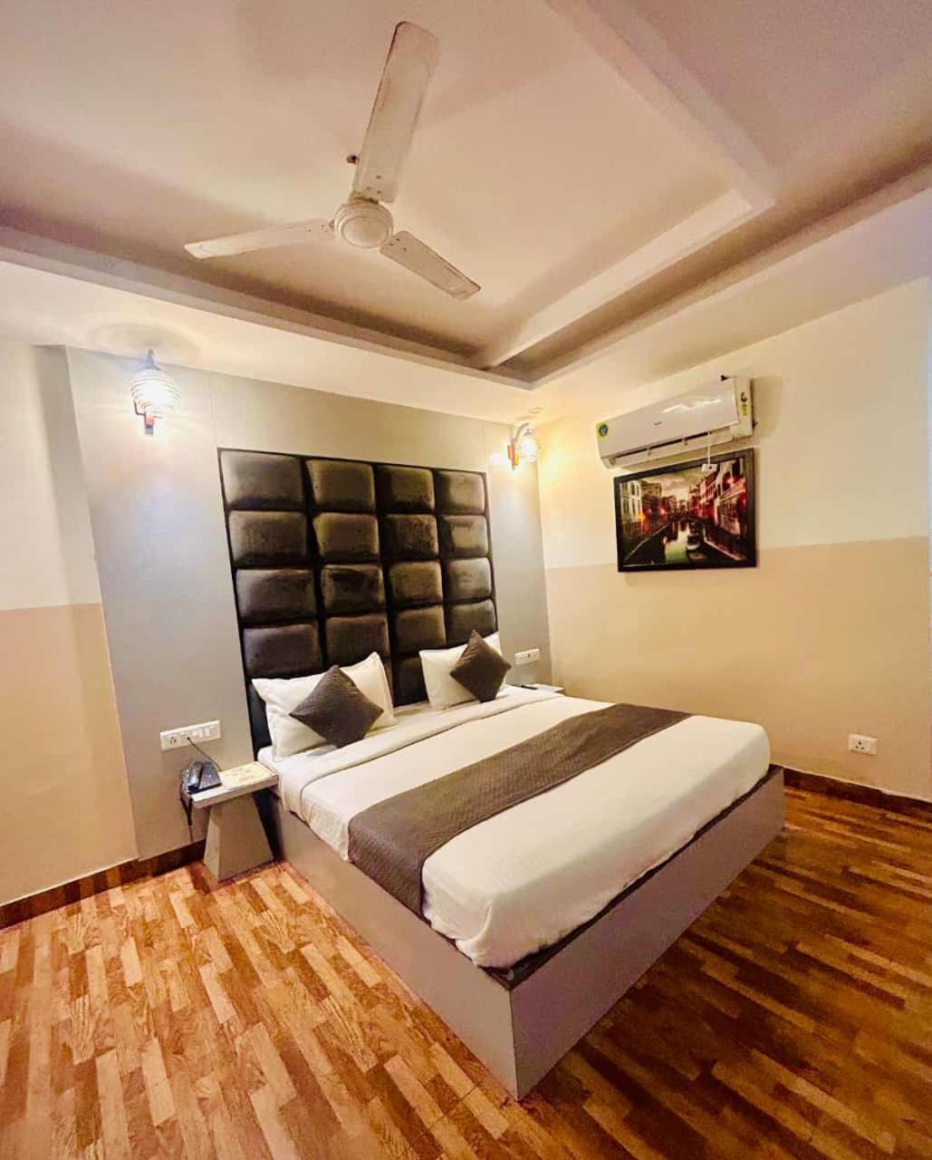 Hotel Airport City New Delhi Exteriör bild