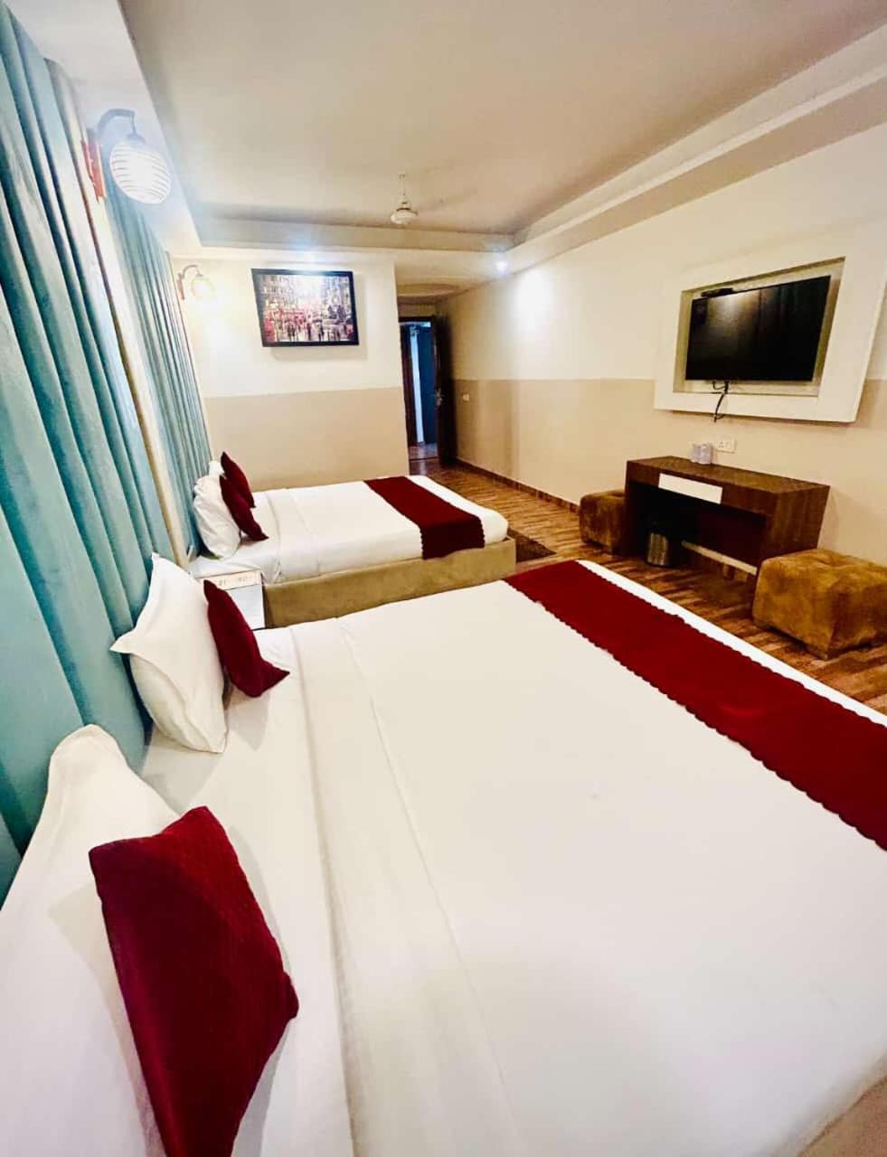 Hotel Airport City New Delhi Exteriör bild