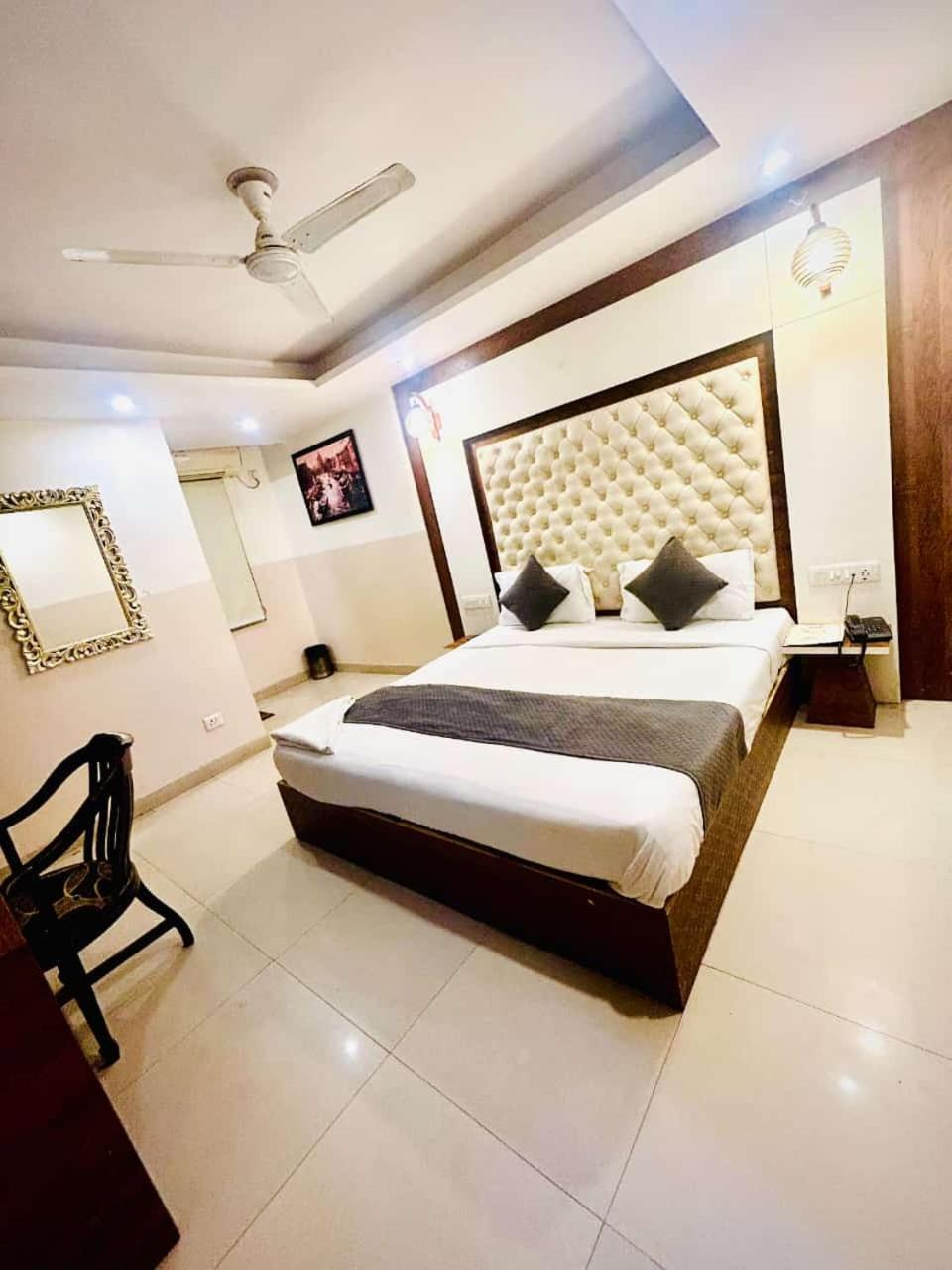 Hotel Airport City New Delhi Exteriör bild