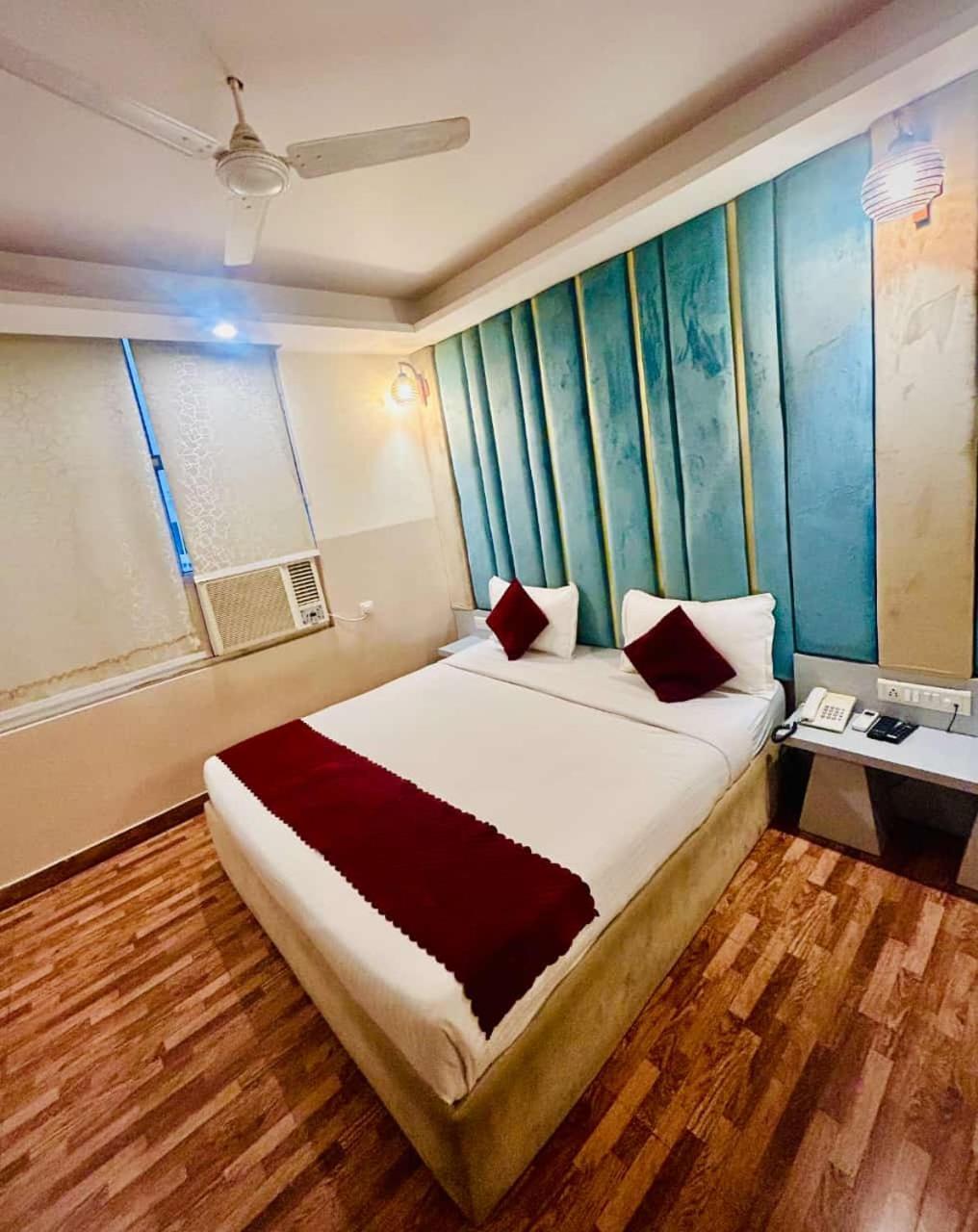 Hotel Airport City New Delhi Exteriör bild