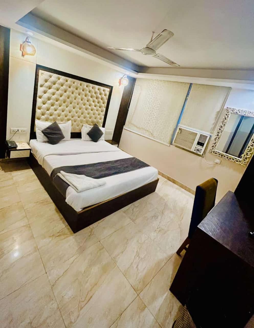Hotel Airport City New Delhi Exteriör bild
