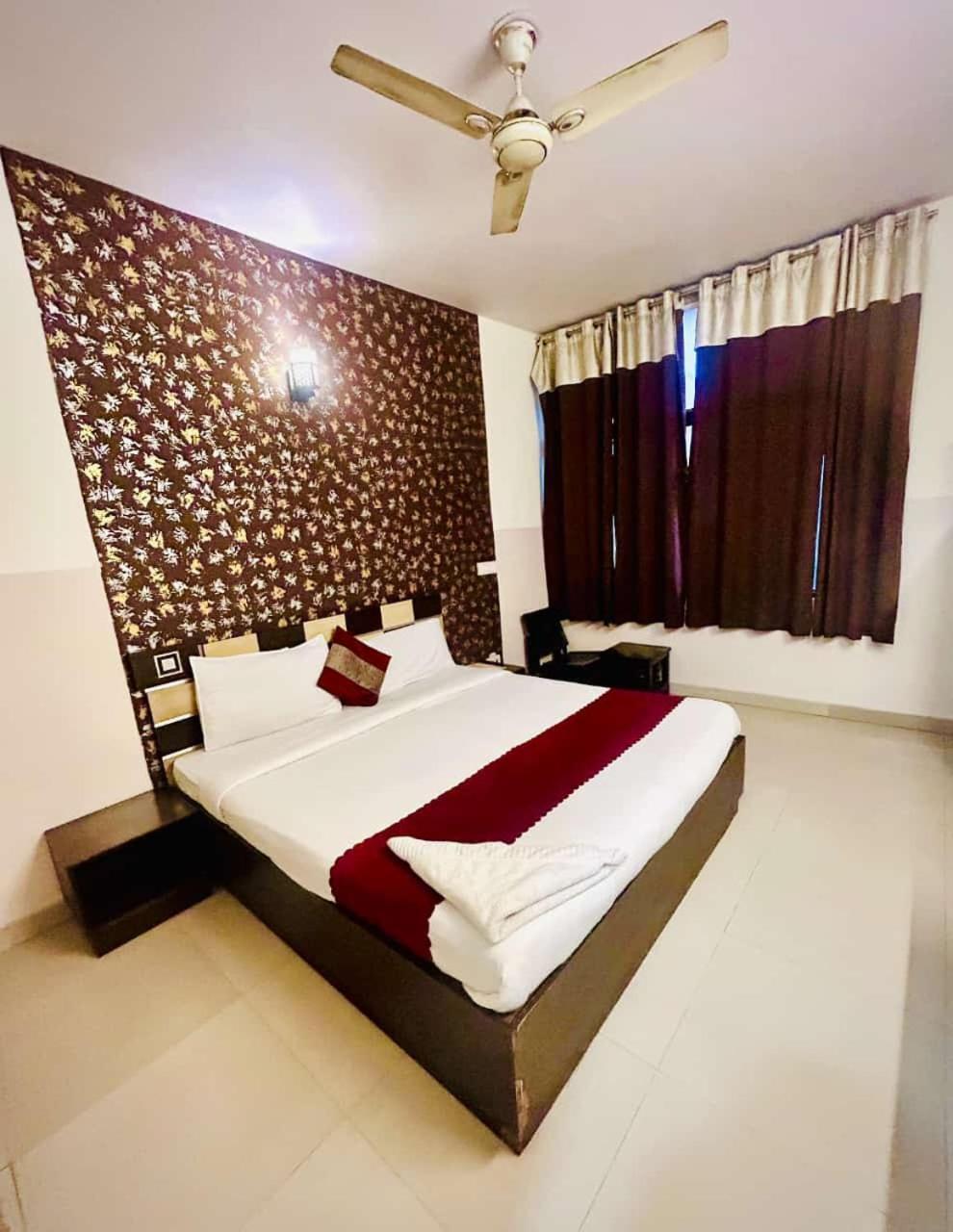 Hotel Airport City New Delhi Exteriör bild