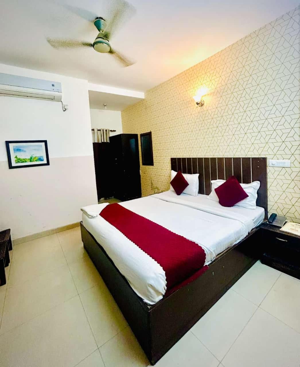 Hotel Airport City New Delhi Exteriör bild